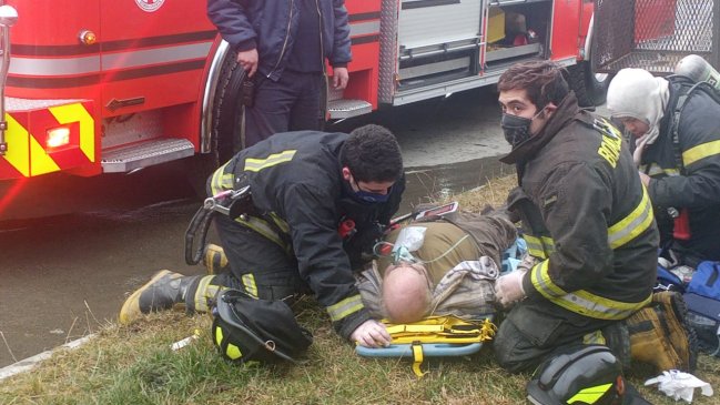 Adulto mayor resultó lesionado en principio de incendio en Punta Arenas
