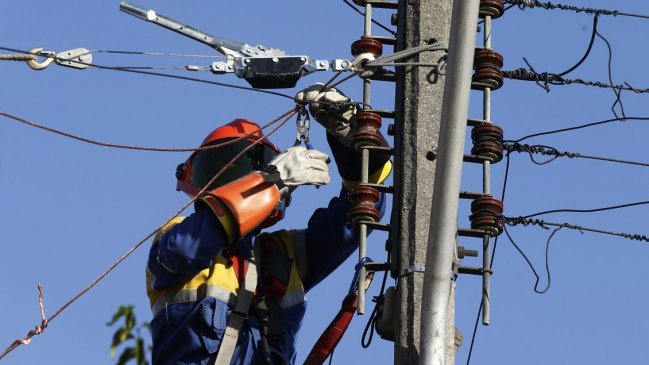 Casi 80 mil clientes sin luz deja corte de energía en la Provincia de Arauco