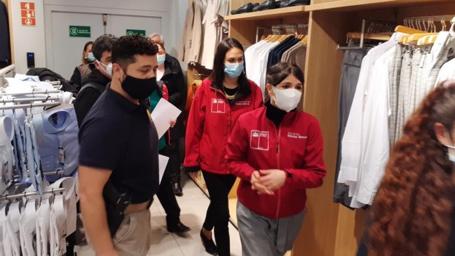 Autoridades clausuraron tienda H&M de Vitacura tras fiscalización