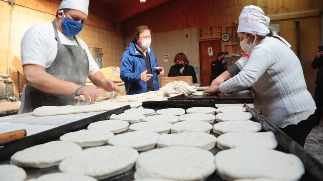 Talca puso en marcha la primera panadería solidaria municipal