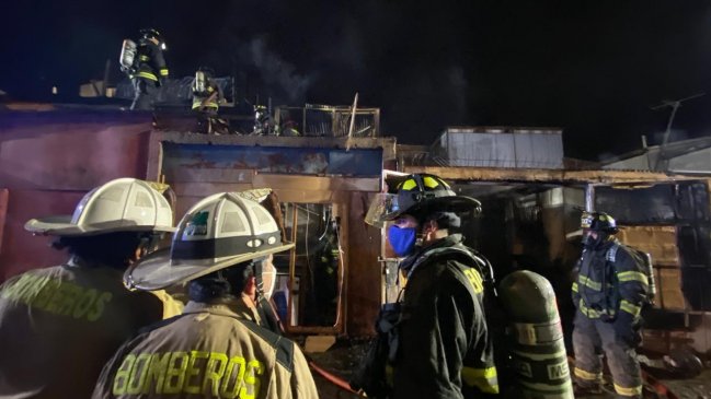 Una casa con daño total y 10 damnificados dejó incendio en Antofagasta