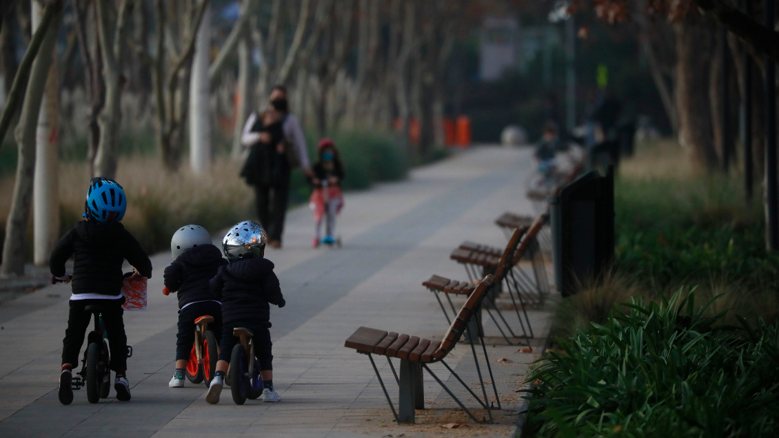 Tres veces a la semana y por 90 minutos: El martes comienza permiso temporal para niños