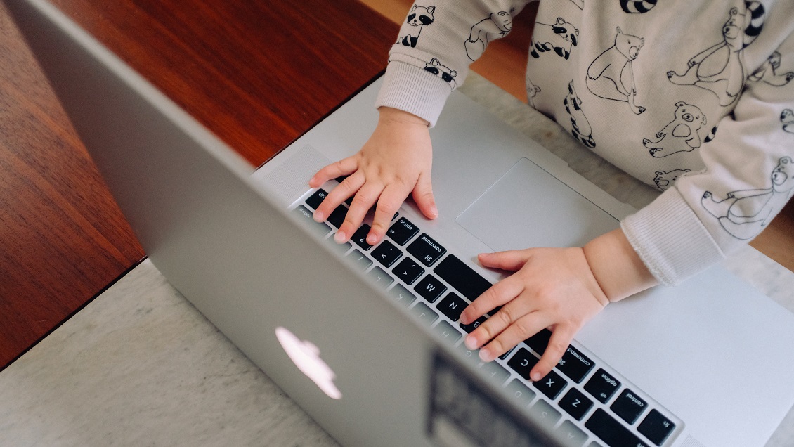 Mujer fue asesinada mientras su hija transmitía en vivo por Zoom en clase virtual
