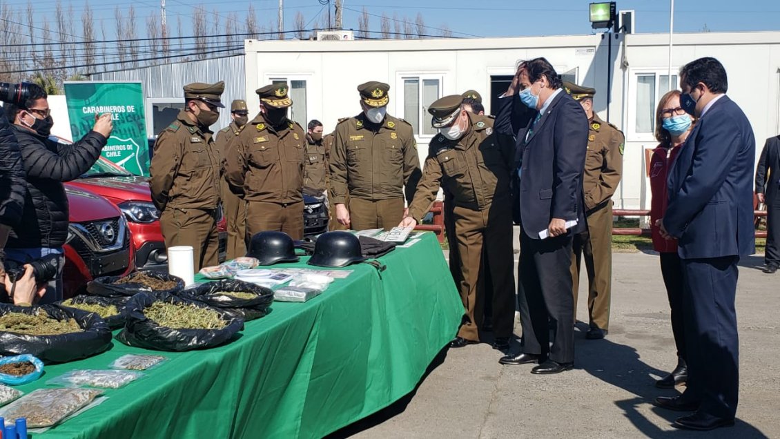 Tres funcionarios públicos y un carabinero en banda criminal que operaba en Santiago y O'Higgins