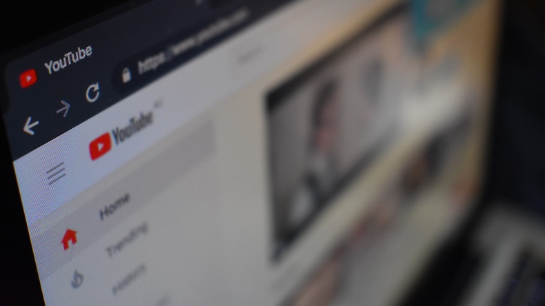 Ejercicios y cómo cortar pelo: Qué están viendo los chilenos en Youtube durante la pandemia