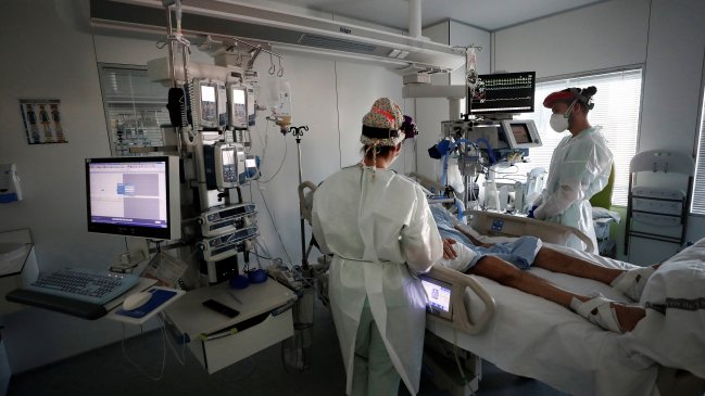 Sociedades médicas alertan de un posible nuevo colapso sanitario en España