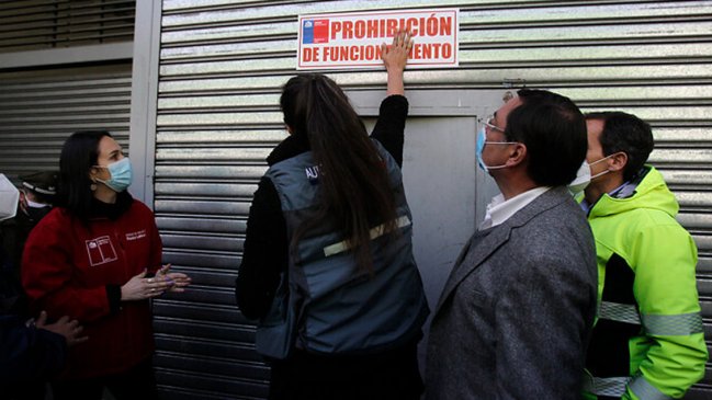 Santiago Centro: Clausuran mall chino tras enorme aglomeración