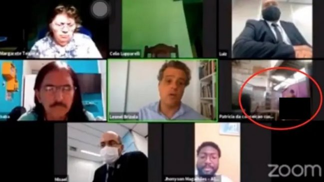 Videoconferencia de concejales fue interrumpida por pareja teniendo sexo