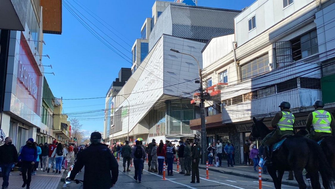 Mall de Chillán y supermercado sometidos a sumario sanitario por aglomeraciones en Día del Niño