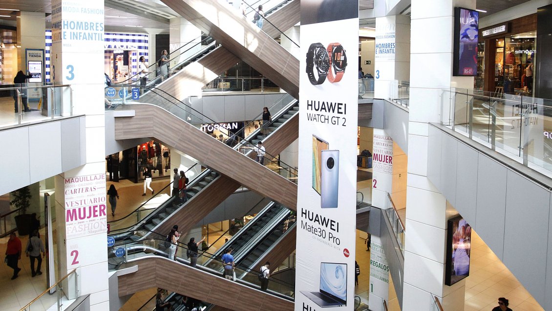 Costanera Center inicia apertura gradual este martes