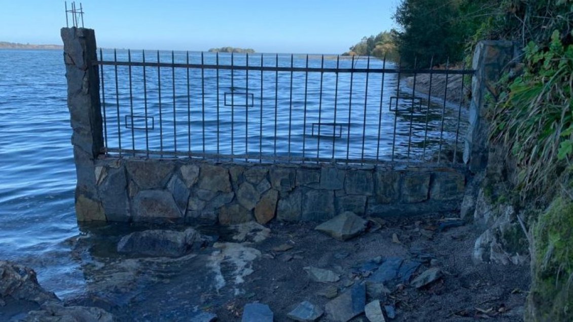 Retiran muro construido en ribera del Río Itata: Responsable se disculpó