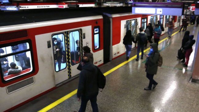 Por atraso del toque de queda, Metro extiende horario de servicio