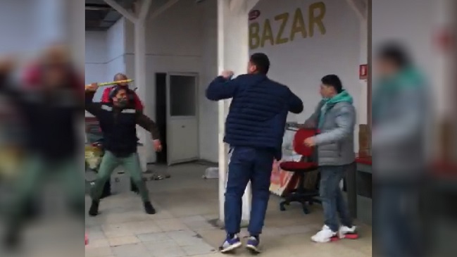 Cliente sin mascarilla se enfrascó en pelea con guardia de supermercado y lo apuñaló