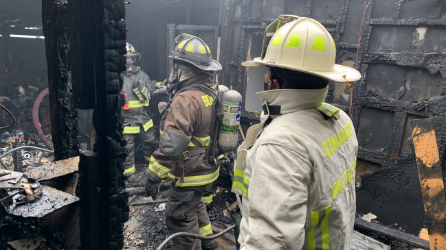 Incendio consumió dos viviendas en una toma del 
