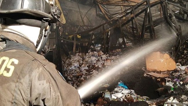 Incendio destruyó local comercial del centro de Rancagua