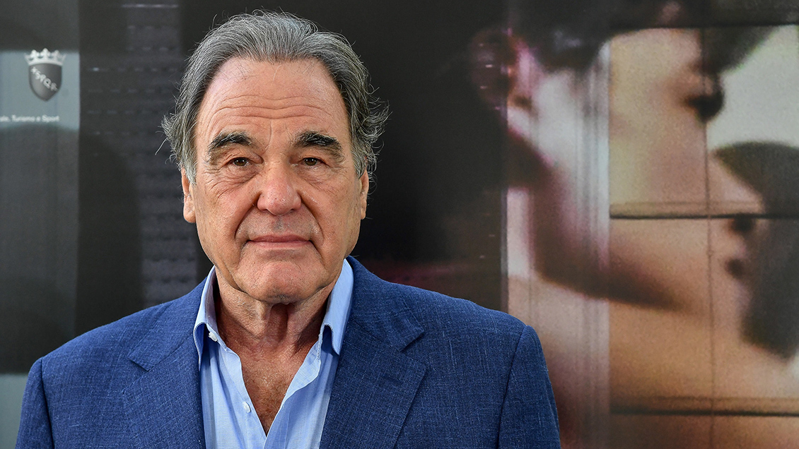 Oliver Stone inaugura el primer cine flotante de Roma