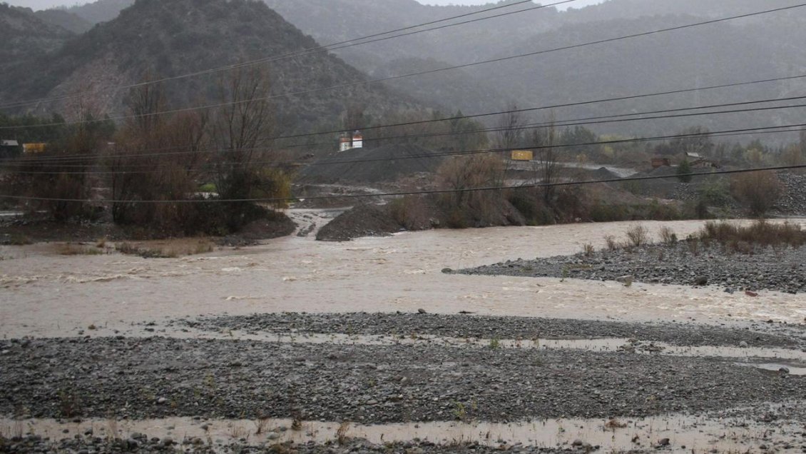 Municipio de San Fernando anuncia querella por desvío de caudal y extracción de áridos en río Tinguiririca