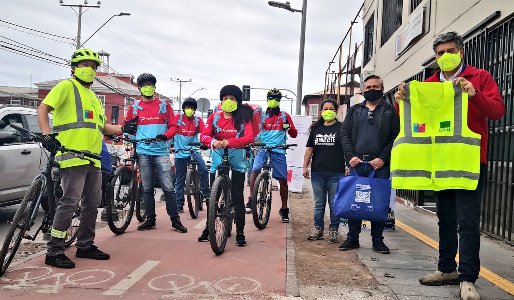 Trabajadores de delivery recibieron mascarillas y chalecos reflectantes en Iquique