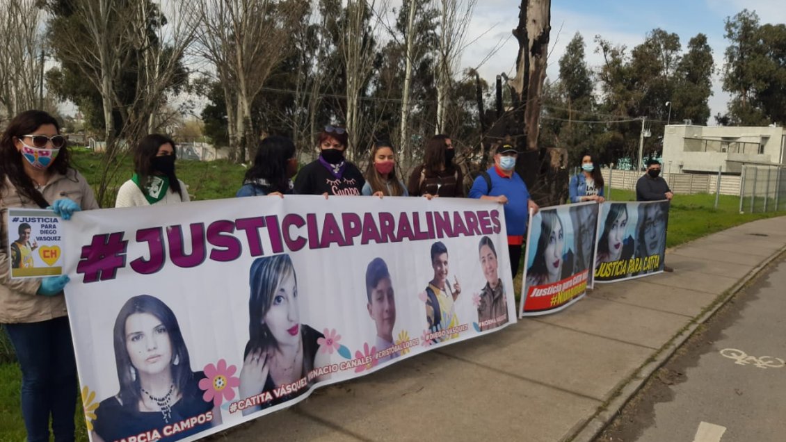 Talca: Feministas protestaron durante visita de Hernán Larraín exigiendo justicia