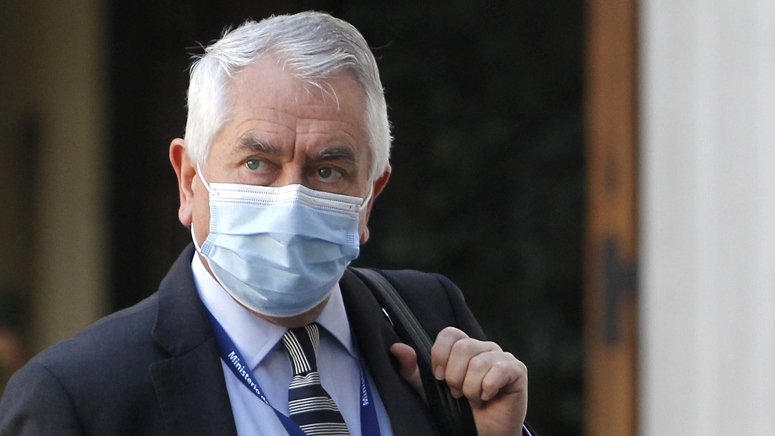 Ministro Paris y plebiscito: No podemos levantar cuarentenas para que pacientes Covid salgan a votar