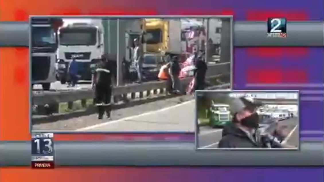 Automovilista interrumpió despacho en vivo con duro improperio a camioneros