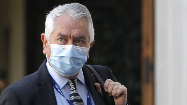 Ministro Paris y plebiscito: No podemos levantar cuarentenas para que pacientes Covid salgan a votar
