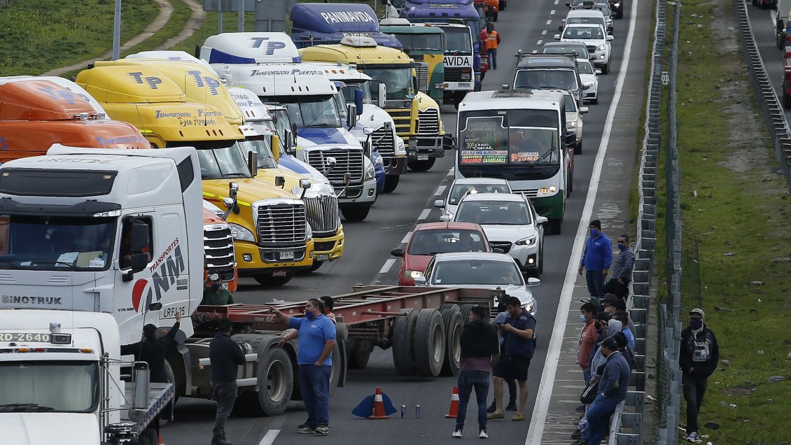Fiscalía abre investigación contra camioneros bajo 