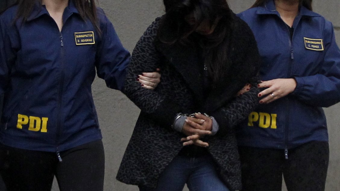 Formalizan a mujer por crimen de niña de un año en una balacera en Puente Alto