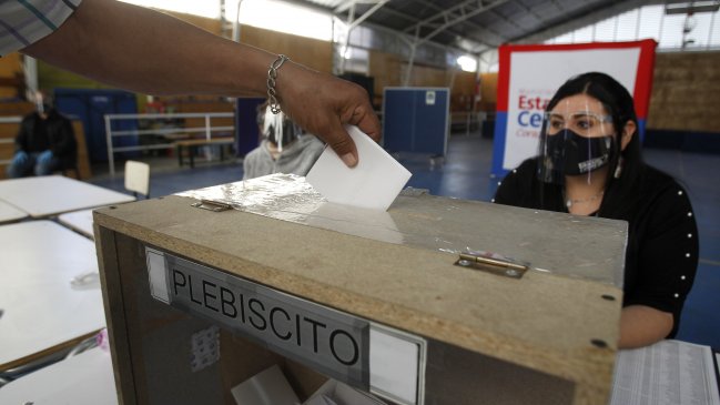 Fiscalías seguirán penalmente a pacientes Covid que voten en el Plebiscito si no hay cambios en la ley