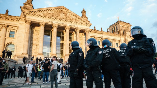 Estupor en Alemania: Ultraderechistas con símbolos nazis intentaron tomarse el Parlamento