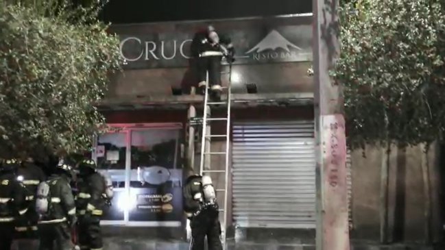 Incendio consumió cinco locales comerciales en Requínoa