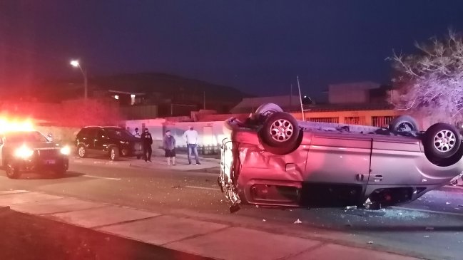 Choque con posterior volcamiento dejó a dos menores heridos en Arica