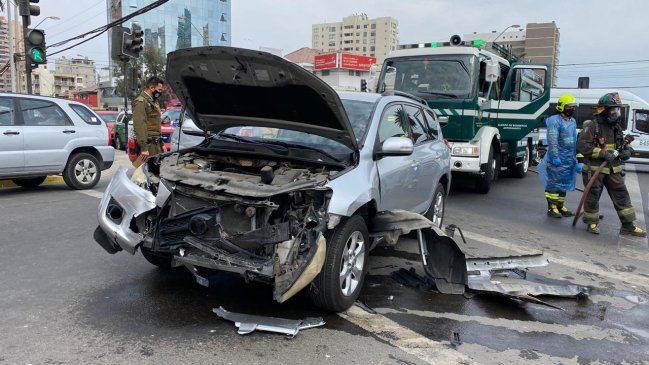 Colisión entre moto y automóvil dejó un fallecido en Antofagasta