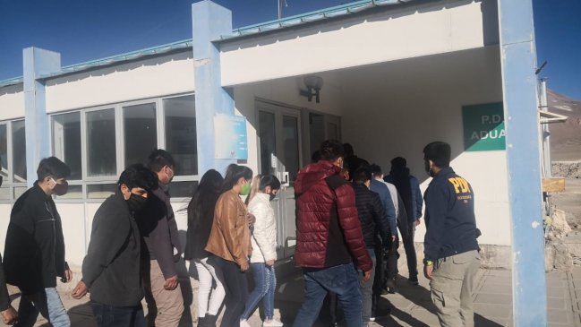 Expulsan a 24 ciudadanos bolivianos: No podrán ingresar a Chile en 10 años
