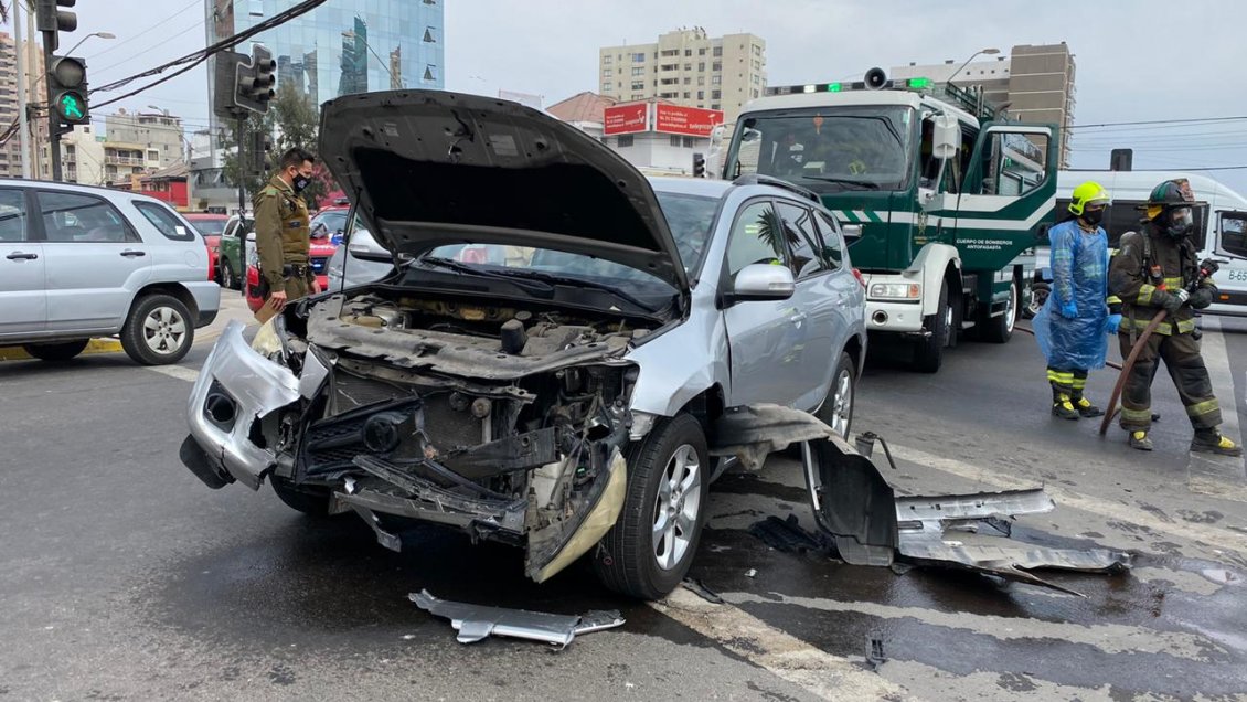 Colisión entre moto y automóvil dejó un fallecido en Antofagasta