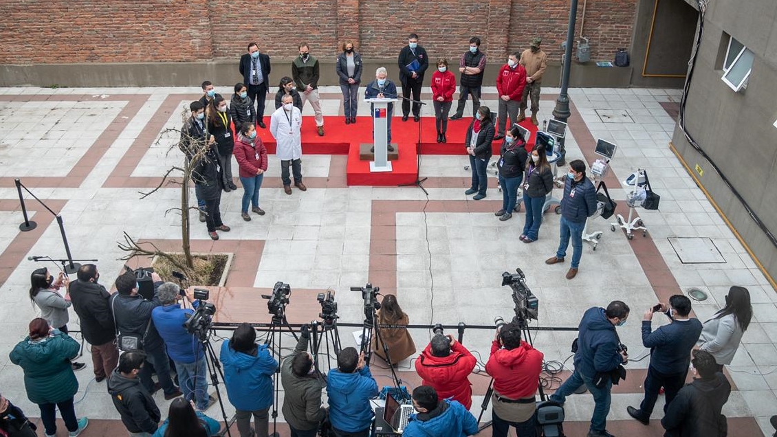 Funcionarios de salud llegan desde Santiago a Magallanes para apoyar trabajo en Hospital Clínico