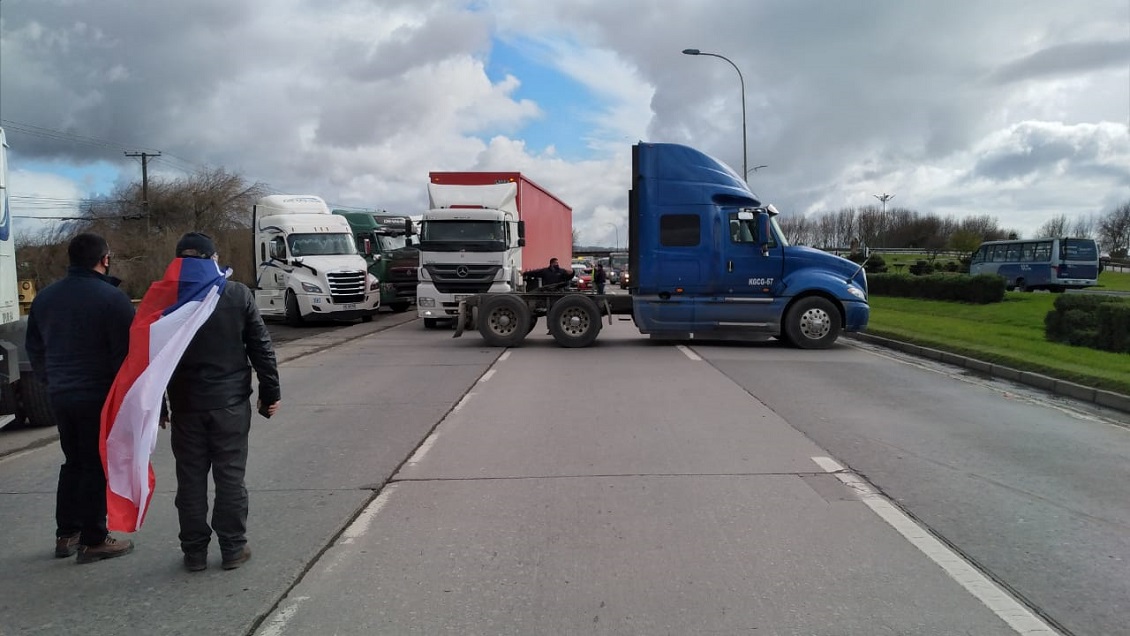 Senador Navarro denunció al intendente del Biobío por el delito de omisión en paro de camioneros