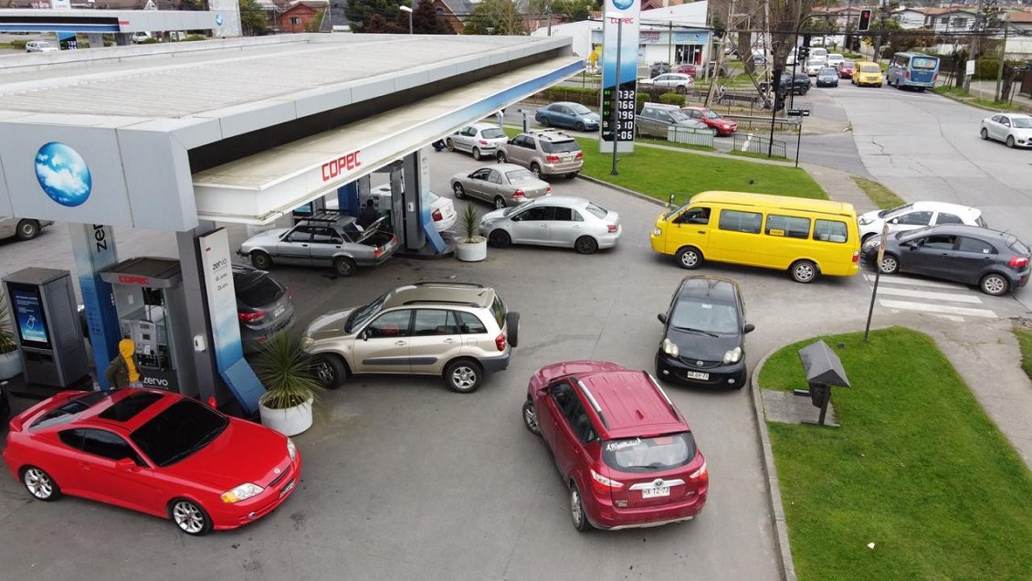 Incertidumbre por paro de camioneros agolpa a conductores en servicentros del Biobío