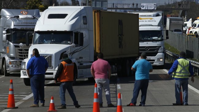 Transportista de Coyhaique denunció que dos camiones fueron retenidos en paro del gremio