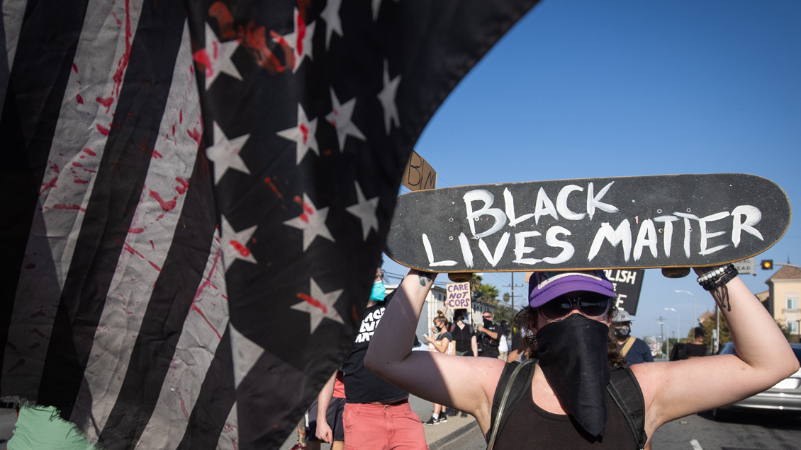 EEUU vive fin de semana previo de festivo laboral entre protestas contra la violencia policial racista