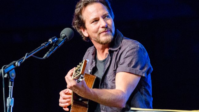 Eddie Vedder enseña a los estadounidenses a votar por correo
