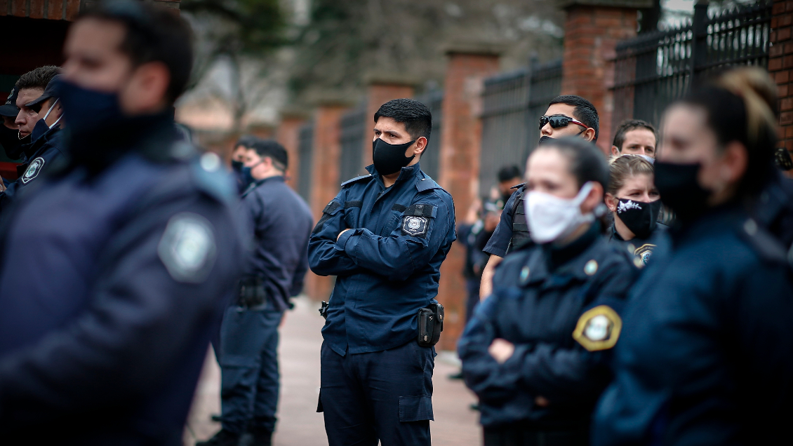 Decenas de policías de Buenos Aires se manifestaron por mejoras salariales