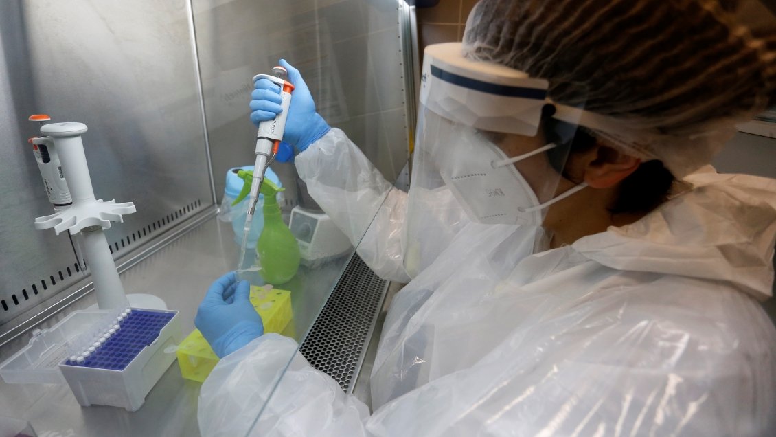 Pruebas de la vacuna se suspendieron porque paciente sufrió inflamación de la médula espinal