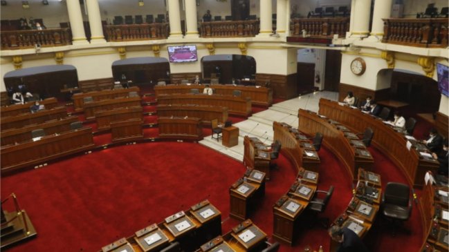 Congreso de Perú aprobó artículos que prohíben ejercer cargos públicos a sentenciados por delitos dolosos