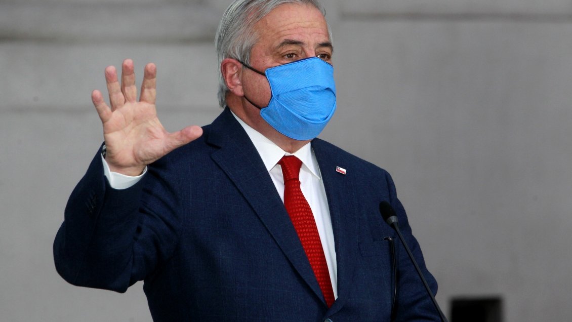 Mañalich reaparece para defender su gestión: Cualquiera es general después de la batalla