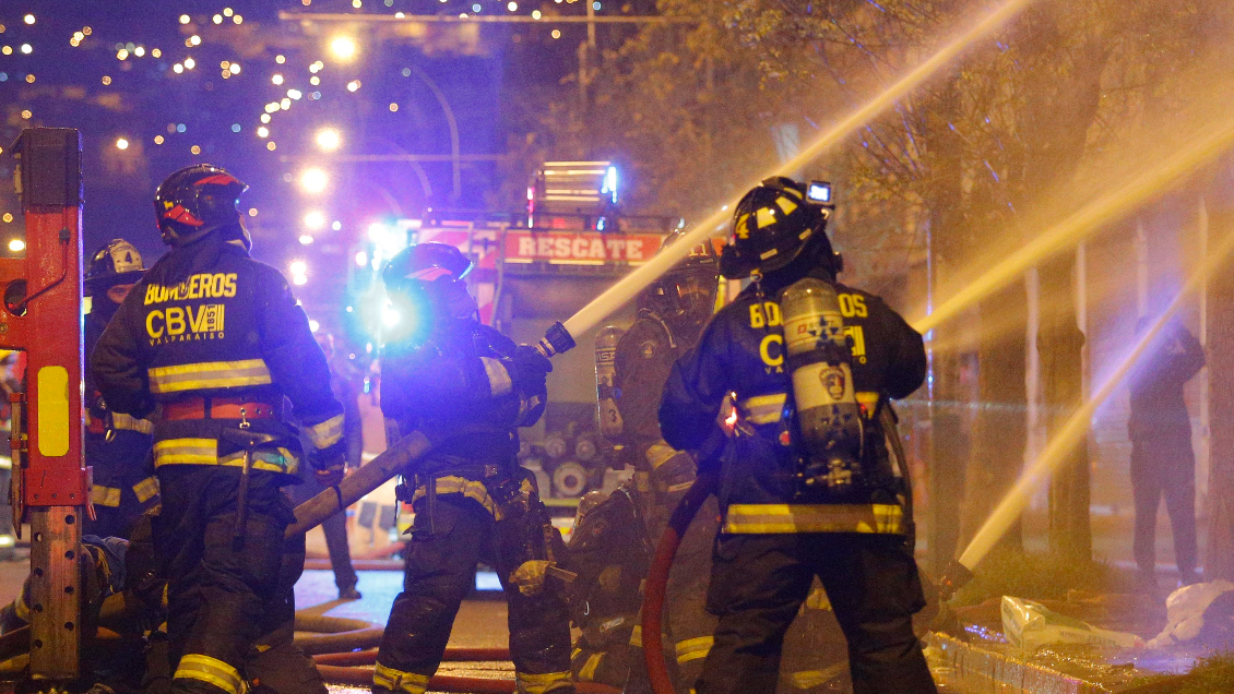 Fiscalía de Valparaíso investiga el incendio de dos camiones en el camino La Pólvora