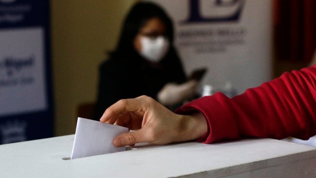 Presentan recurso contra el Servel para facilitar voto de contagiado con Covid-19