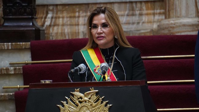   La presidenta interina de Bolivia se retira de la carrera electoral 