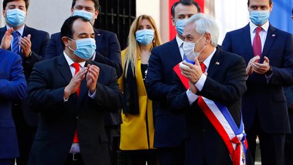  Piñera encabezó accidentada foto oficial con los subsecretarios de su gabinete 
