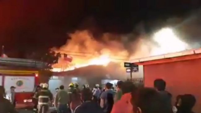 Biobío: Incendio consumió cuatro casas en Los Ángeles